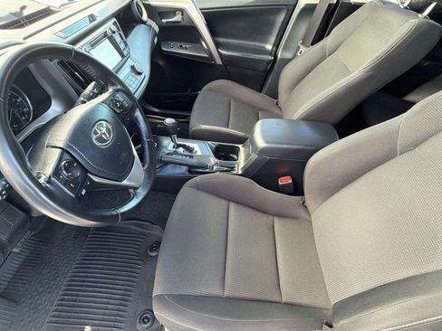 Used 2018 Toyota RAV4 XLE AWD/4WD image 5