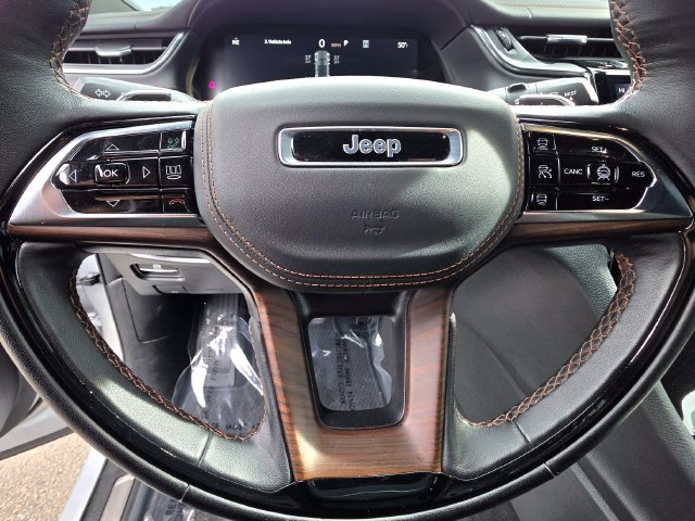 Certified 2025 Jeep Grand Cherokee Summit w/ Obsidian Package AWD/4WD image 14