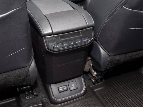 Used 2024 Toyota Highlander Limited AWD/4WD image 21