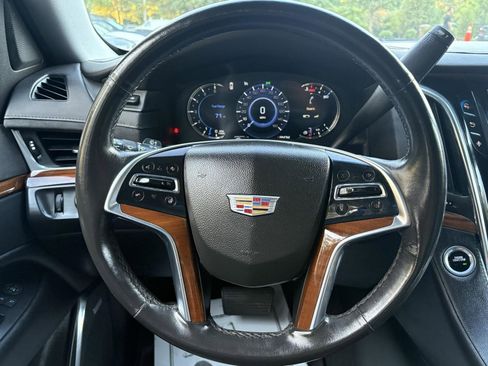 Used 2016 Cadillac Escalade ESV Luxury image 31