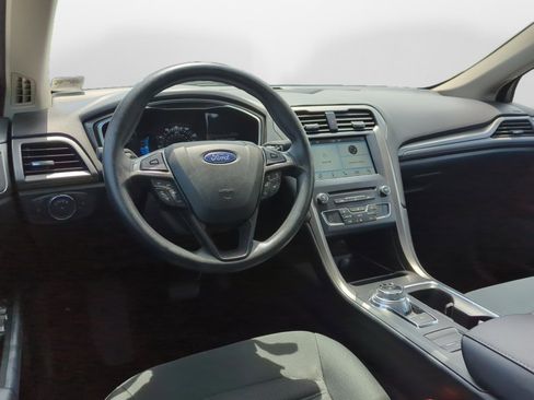 Used 2017 Ford Fusion SE w/ Fusion SE Technology Package FWD image 14