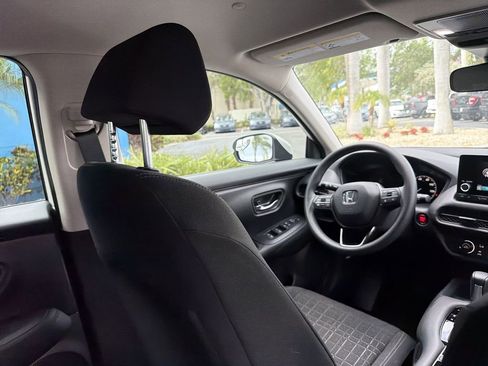Certified 2025 Honda HR-V LX image 17