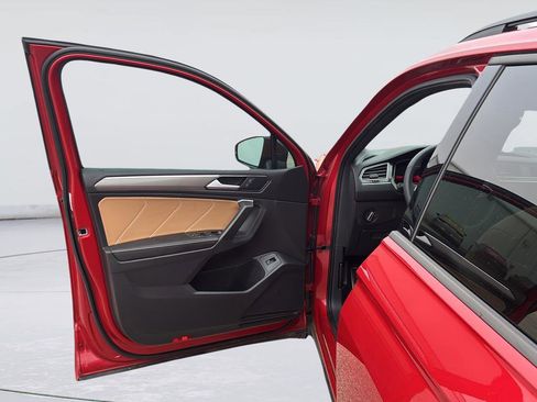 Used 2024 Volkswagen Tiguan SE R-Line w/ MDO Package, Three-Row FWD image 35