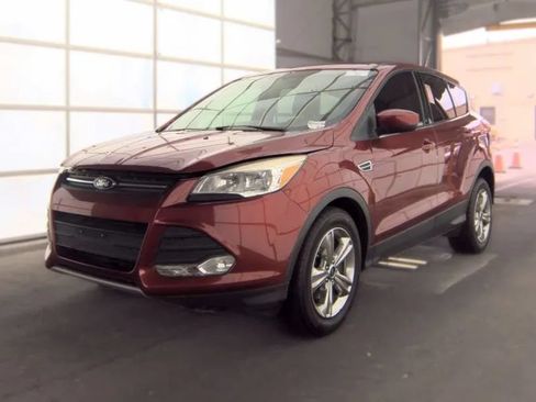 Used 2015 Ford Escape SE FWD image 1