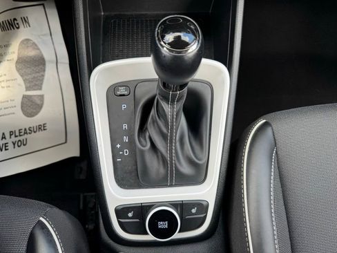 Used 2022 Hyundai Venue Limited FWD image 5