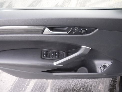 Used 2020 Volkswagen Passat 2.0T R-Line image 15