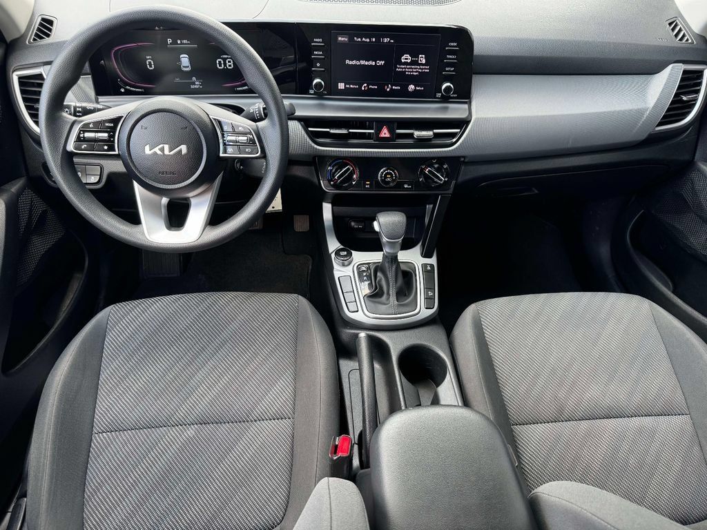 Used 2024 Kia Seltos LX AWD/4WD image 11