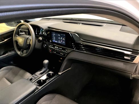 Used 2025 Toyota Camry LE image 14