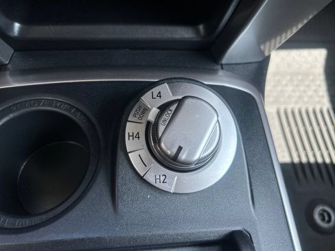 Certified 2021 Toyota 4Runner SR5 AWD/4WD image 32
