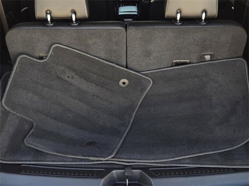 Used 2023 GMC Acadia SLT w/ Elevation Edition image 10