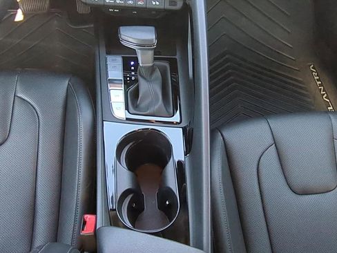 Used 2025 Hyundai Elantra Limited FWD image 14