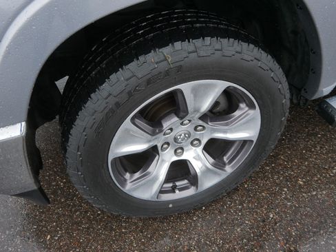 Used 2019 RAM 1500 Laramie AWD/4WD image 16