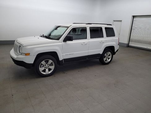 Used 2017 Jeep Patriot Latitude FWD image 2