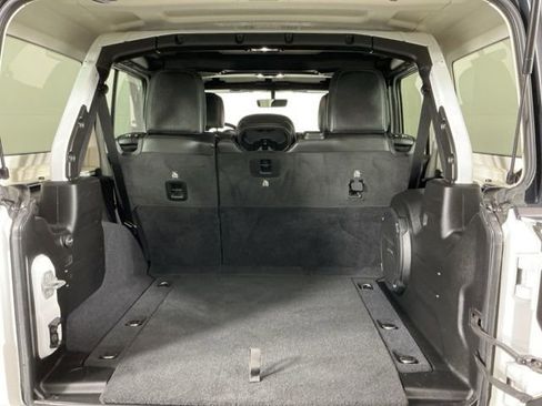 Used 2022 Jeep Wrangler Unlimited Rubicon w/ Cold Weather Group AWD/4WD image 28
