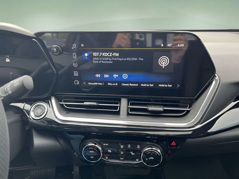 New 2026 Chevrolet Trax RS w/ Sunroof Package image 13