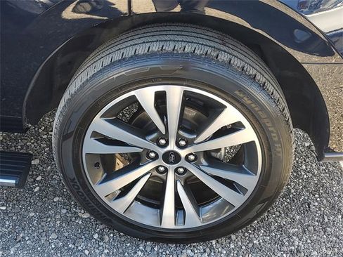 Used 2021 Ford Expedition Limited image 5