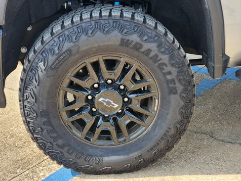 Used 2025 Chevrolet Silverado 2500 ZR2 AWD/4WD image 31