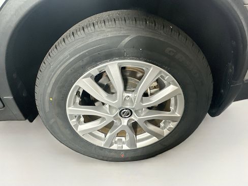 Used 2020 Nissan Rogue S w/ Special Edition Package FWD image 11