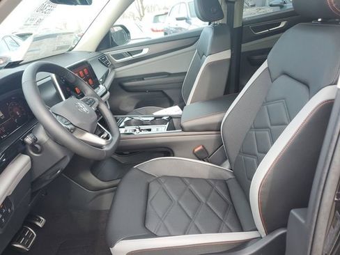 New 2026 Volkswagen Atlas Peak Edition image 18