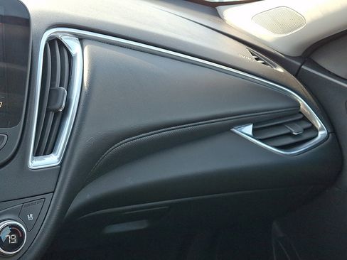 Used 2024 Chevrolet Malibu LT image 30