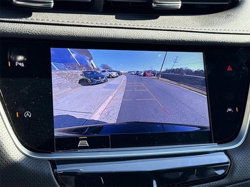 Used 2025 Cadillac XT6 Luxury image 23