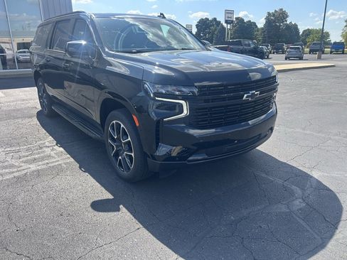 Used 2023 Chevrolet Suburban RST image 4