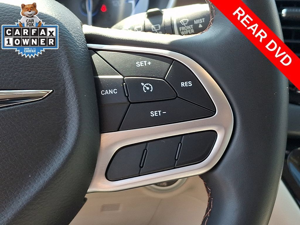 Used 2018 Chrysler Pacifica Touring-L FWD image 23
