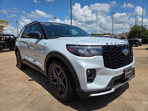 New 2026 Ford Explorer ST-Line w/ ST-Line Street Pack RWD image 3
