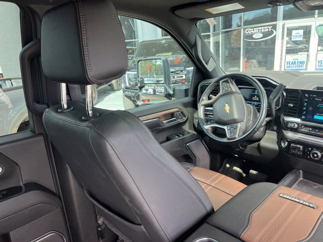 Used 2024 Chevrolet Silverado 2500 High Country w/ High Country Premium Package AWD/4WD image 11