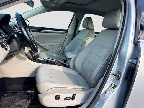 Used 2018 Volkswagen Passat 2.0T SE image 21