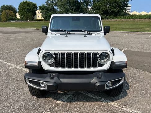 Used 2025 Jeep Wrangler Unlimited Sahara AWD/4WD image 3