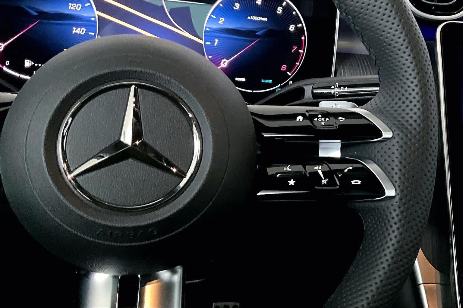 Used 2025 Mercedes-Benz GLC 300 4MATIC image 25