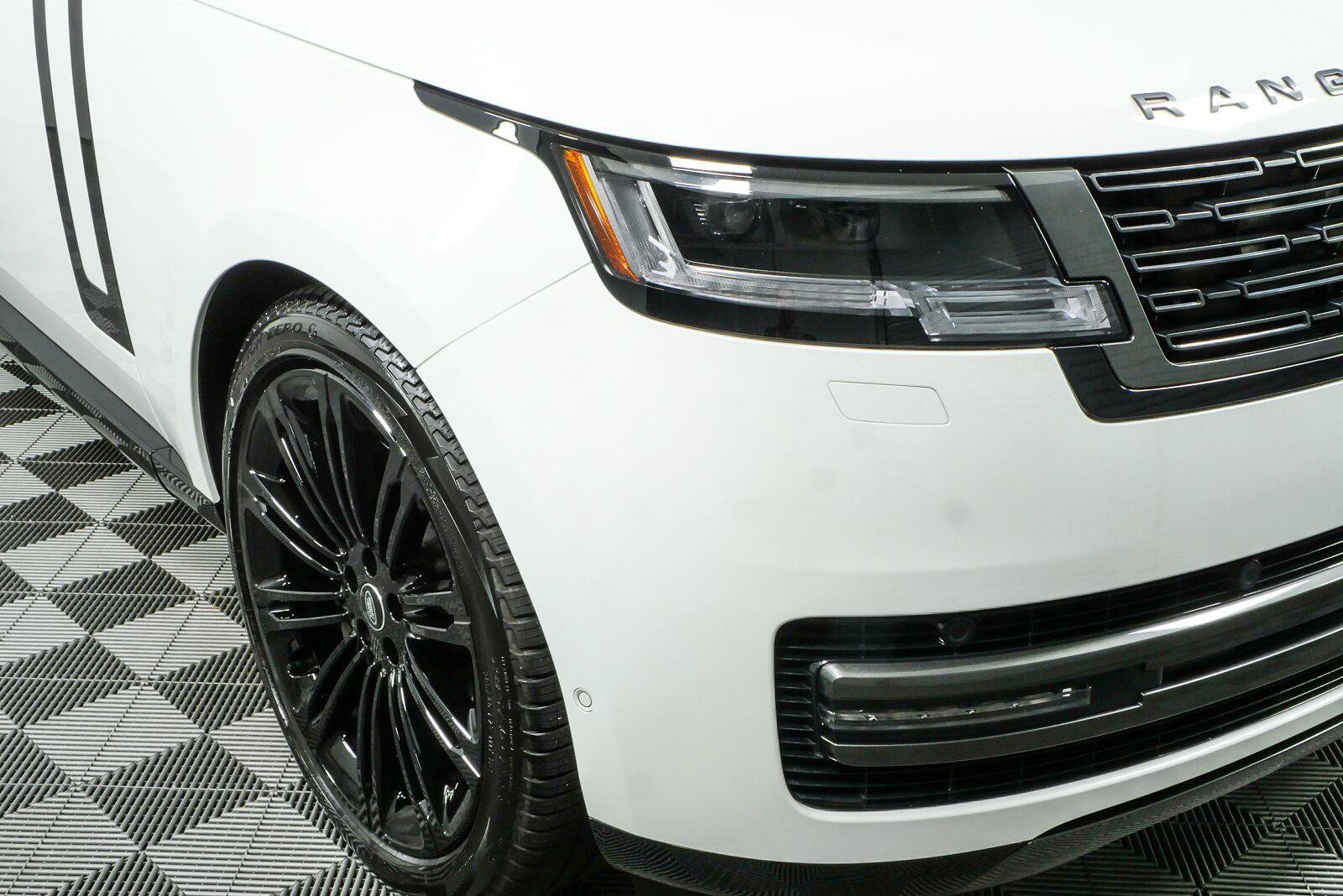 Used 2024 Land Rover Range Rover SE AWD/4WD image 40