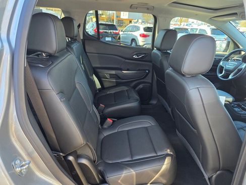 Used 2023 GMC Acadia SLT w/ Elevation Edition image 25