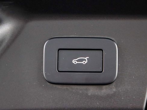 Used 2023 Land Rover Range Rover Velar R-Dynamic S image 30