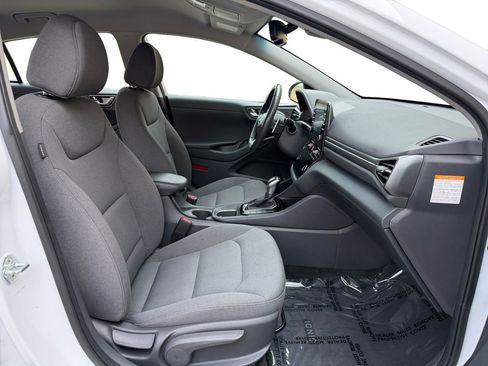 Used 2020 Hyundai Ioniq SE image 18