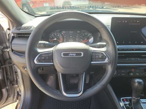 Used 2022 Jeep Compass Latitude w/ Convenience Group FWD image 18
