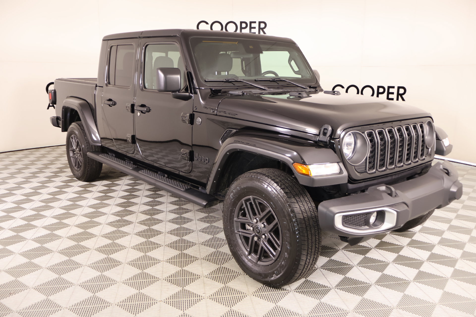 Used 2024 Jeep Gladiator Sport AWD/4WD image 1