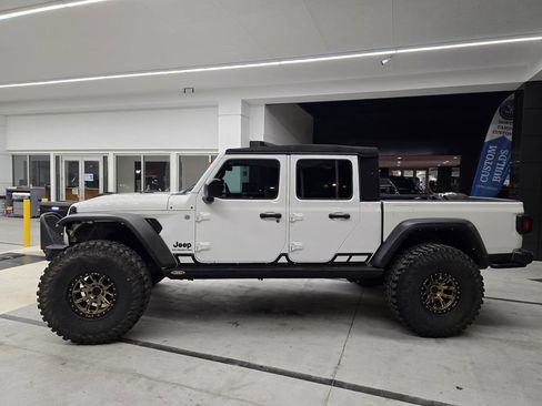 Used 2020 Jeep Gladiator Sport w/ Quick Order Package 24S AWD/4WD image 3