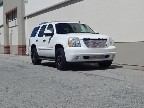 Used 2007 GMC Yukon Denali image 2