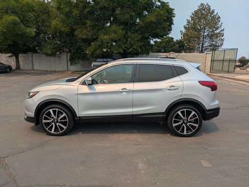 Used 2018 Nissan Rogue Sport SL AWD/4WD image 9