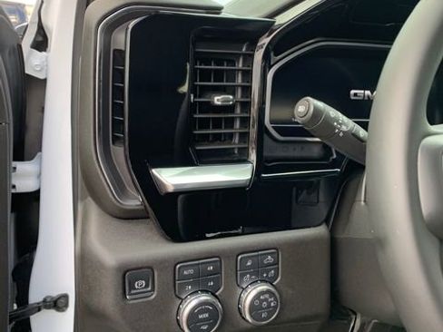 Used 2025 GMC Sierra 2500 SLT image 18
