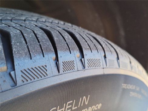 New 2025 Mercedes-Benz GLC 300 4MATIC image 13