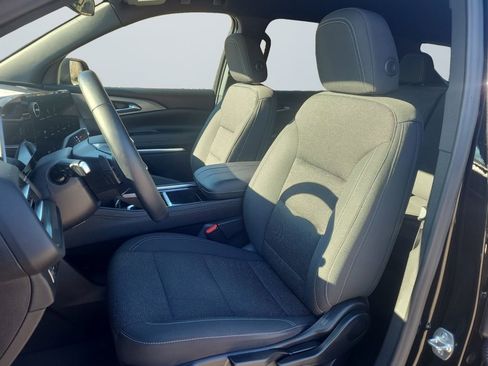 Used 2024 Chevrolet Traverse LS image 9