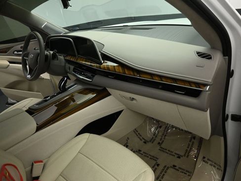 Used 2023 Cadillac Escalade Sport Platinum w/ LPO, ONYX Package image 30