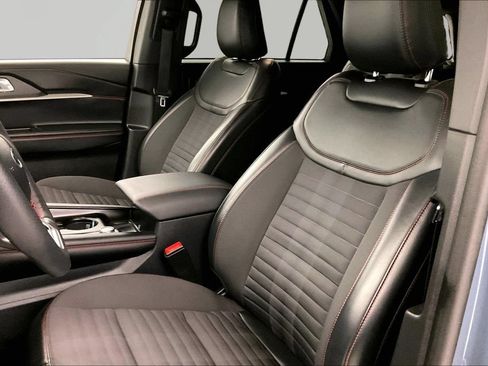 Used 2025 Ford Explorer ST-Line w/ Premium Package AWD/4WD image 18