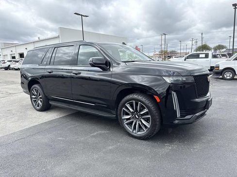 Used 2023 Cadillac Escalade ESV Sport AWD/4WD image 7