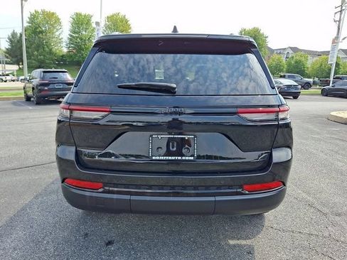 Used 2024 Jeep Grand Cherokee Altitude AWD/4WD image 7