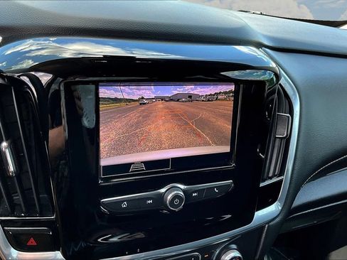 Used 2021 Chevrolet Traverse LS FWD image 16