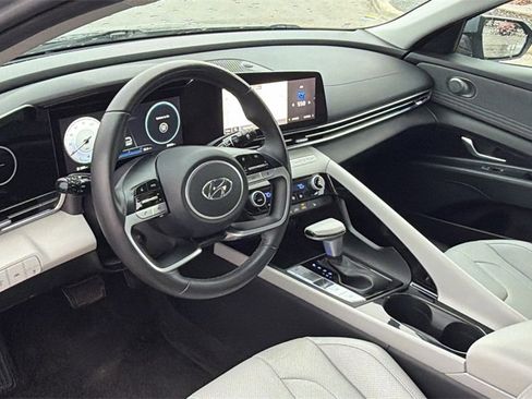 Used 2023 Hyundai Elantra Limited image 15